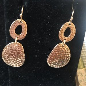 New Avon Textured Metal Link Earrings Goldtone